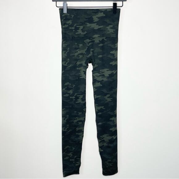 SPANX Look At Me Now Seamless Legging in Green Camo size small - Picture 2 of 5